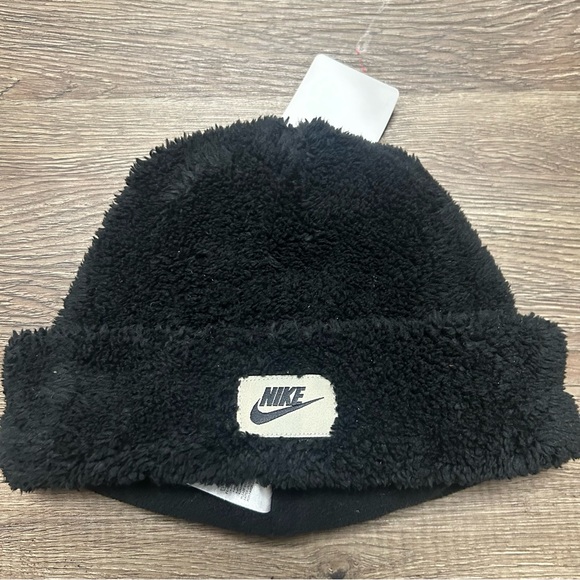 Nike Black Sherpa Beanie - Picture 1 of 2